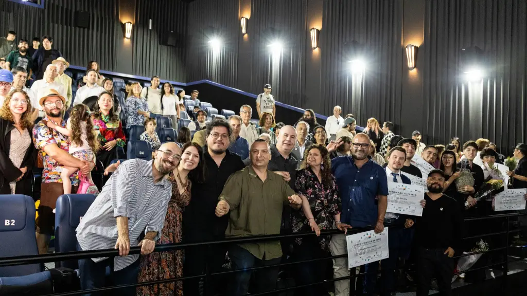 La ceremonia de cierre del año académico tuvo una sala completamente llena, con un público acompañó con entusiasmo la exhibición de una muestra de los trabajos desarrollados durante el proceso formativo., cedida