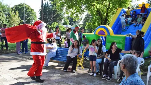 Municipio de Los Ángeles lleva el espíritu navideño a diversos sectores con el programa Navidad en Territorios
