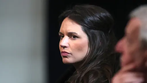 Karamanos cuestiona retorno de Primera Dama y apunta a contradicción en austeridad de Kast