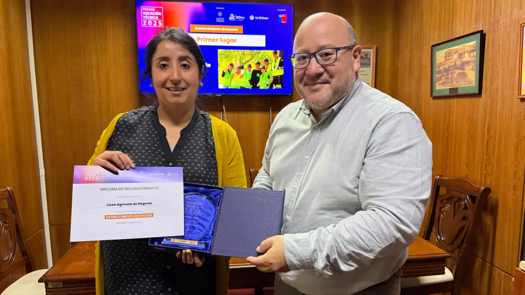 Con posterioridad, el Liceo Agrícola de Negrete recibió el reconocimiento como Establecimiento Destacado 2025 por su implementación sistemática de metodologías activas como ABP y ABD / La Tribuna