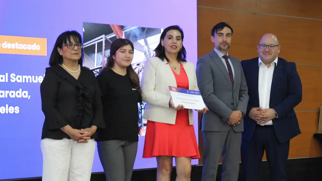 El Liceo Industrial Samuel Vivanco Parada fue reconocido por su tradición de 45 años construyendo carros alegóricos que articulan todas sus especialidades técnicas / La Tribuna