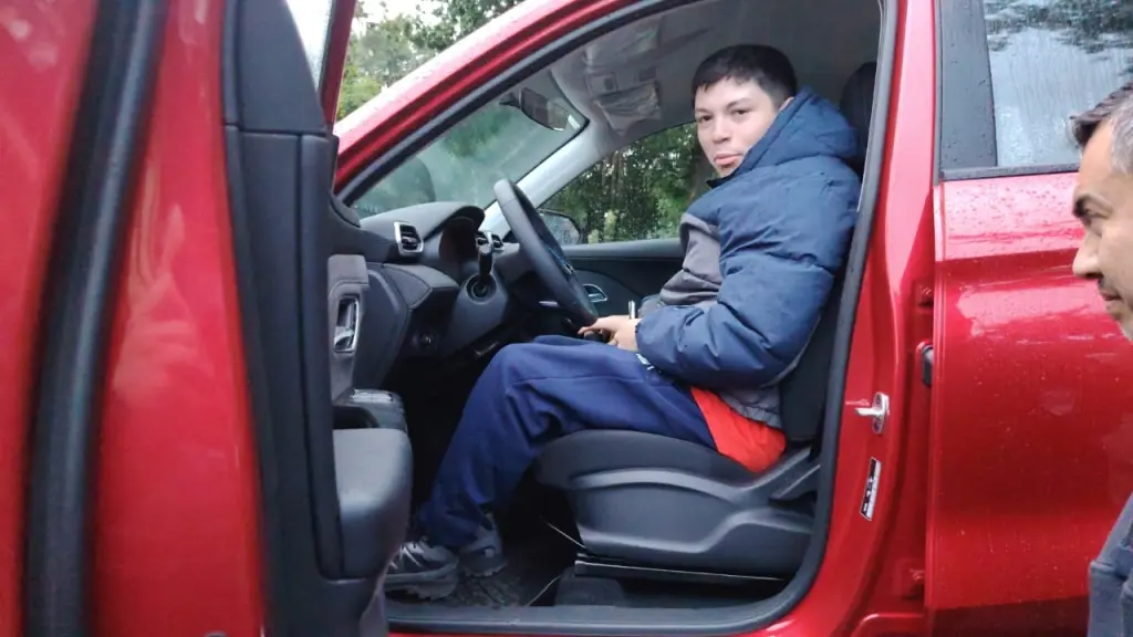 “Estoy muy feliz por haberme ganado el premio del auto. Está muy lindo, muy hermoso en verdad”, declaró el joven, Bomberos Los Ángeles