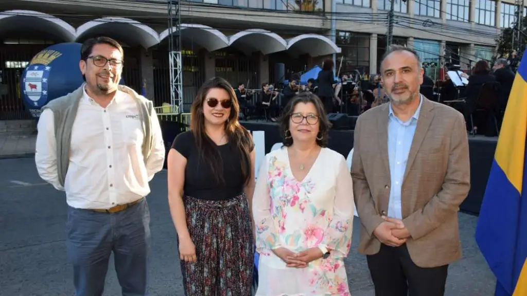 Cristian Cuitiño, Carla Chávez, Helen Díaz Paez, directora Universidad de Concepción Campus Los Ángeles, y  Raúl Fuentes, administrador municipal. | Diario La Tribuna