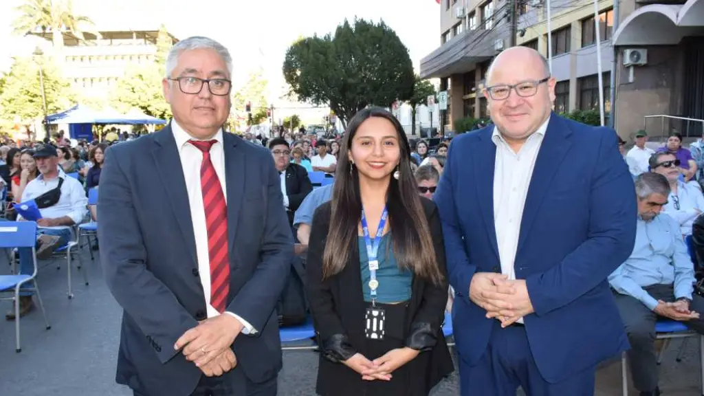 Rodrigo Alarcón, Corcudec; Valeria Pérez Chavarría, jefa vinculación con el Medio Udec; y Guido Rodríguez, gerente Empresa Periodística Bío Bío Ltda. | Diario La Tribuna