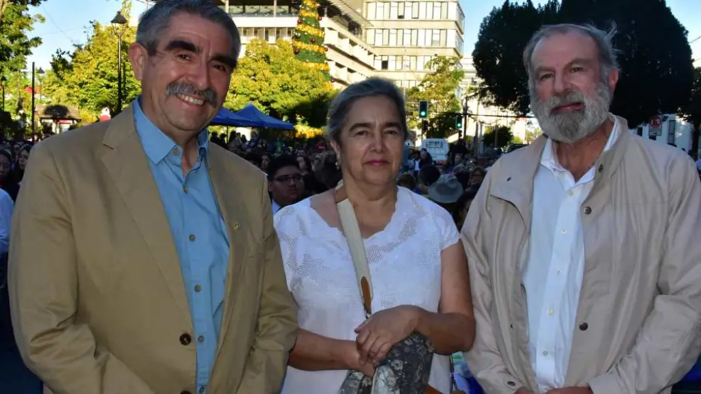 Guillermo Pereira, Aira Muñoz y Claudio Contreras, de la Corporación Cultural Municipal de Los Ángeles | Diario La Tribuna