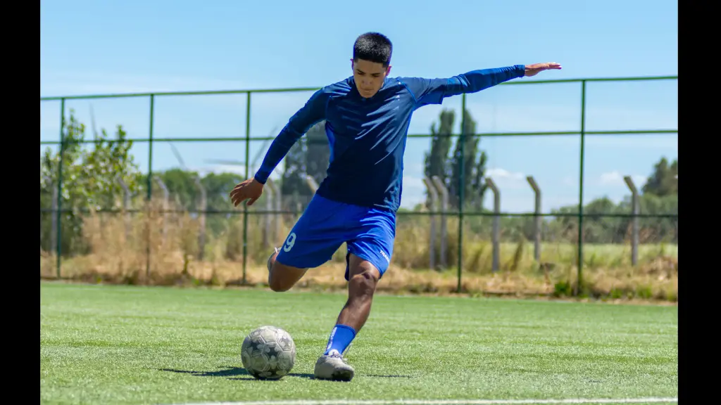 : Manuel Vivanco, joven futbolista oriundo de Butalelbun en Alto Biobío, proyecta oportunidades internacionales para futbolistas entre 11 y 22 años del sur de Chile, La Tribuna
