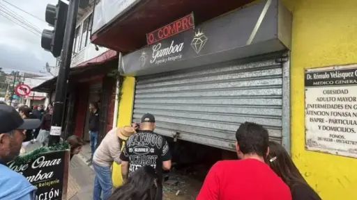 Lota: Banda armada roba  millones de joyería tras amenaza con escopeta