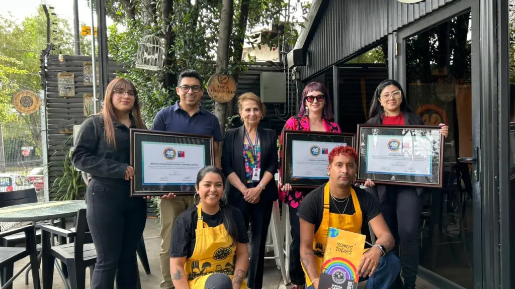 Entregan sello 40 horas a tres empresas de Los Ángeles, La Tribuna