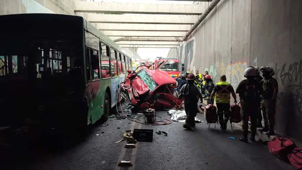 Un fatal accidente en Lo Espejo cobró la vida de dos adultos y una menor tras chocar con un bus., @fdo2000 en X. 