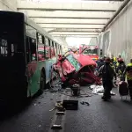 Un fatal accidente en Lo Espejo cobró la vida de dos adultos y una menor tras chocar con un bus., @fdo2000 en X. 