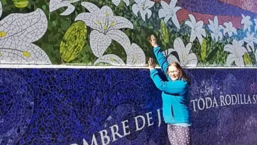 La historia de María Angélica Romero y los mosaicos de la Catedral de Los Ángeles