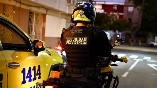 Providencia: Ocho detenidos tras millonario robo con persecución que terminó con patrulla volcada