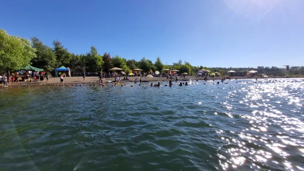 Fueron cerca de 800 turistas provenientes desde distintas partes de la región y el país, los que disfrutaron durante toda la tarde del “Hola Verano 25/26”.