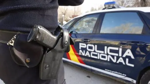 Cuatro chilenos a la cárcel en España: los acusan de integrar banda que robaba en casas de lujo