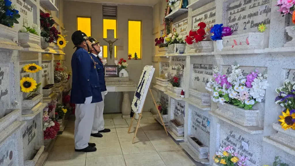 La ceremonia fue encabezada por el superintendente Eduardo López Viveros y el capitán de la Cuarta Compañía Daniel Orellana Peña, con la participación de oficiales, voluntarios y la familia del mártir bomberil, Cedida