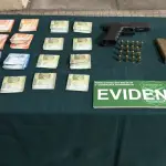 Armas, munición y dinero en efectivo incautado por Carabineros, Cedida