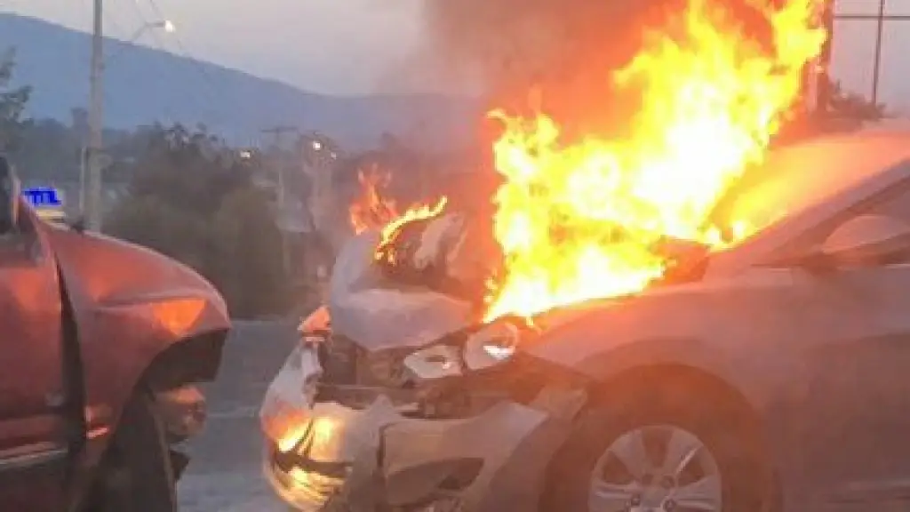 Incendio de vehículo fue controlado por transeuntes en Mulchén, La Tribuna
