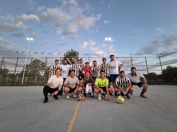 Entrega de indumentaria deportiva a club de la villa Los Junquillos en Santa Bárbara / Rucalhue Energía SpA