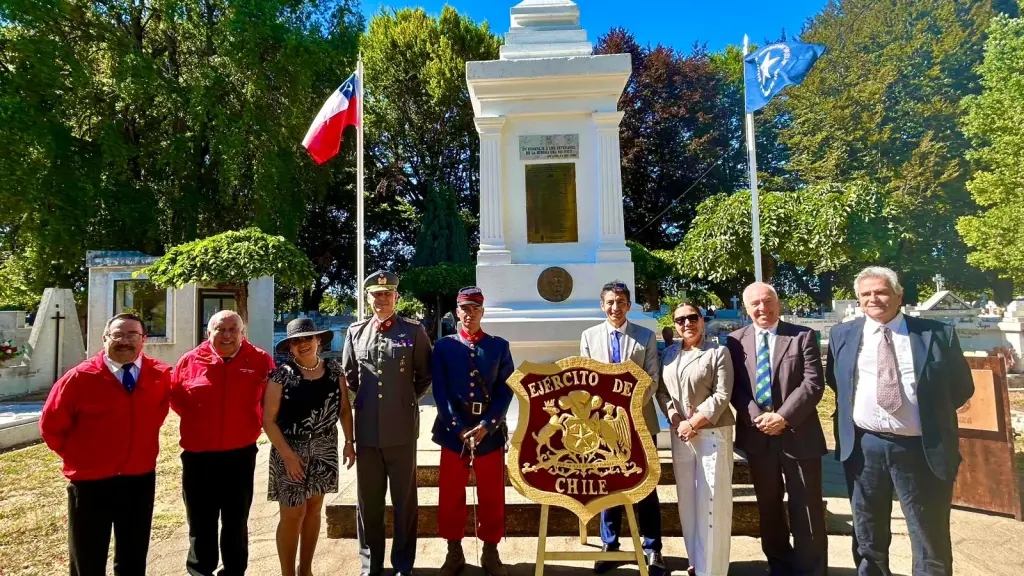 La ceremonia se desarrolló en el Cementerio General de Los Ángeles y recordó un episodio de la Guerra del Pacífico vinculado a combatientes originarios de la provincia de Biobío., Cedida