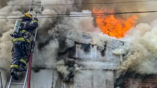 Bomberos de Los Ángeles busca profesionalizar hasta el 90% de sus voluntarios