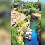 Actualmente, el servicio de paseo en lancha que opera en el sector Saltos del Laja no se encuentra en funcionamiento, a la espera de la resolución administrativa y legal del conflicto por el uso del borde fluvial., Cedida