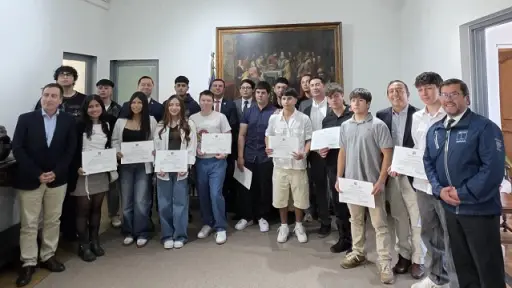 Estudiantes de Biobío reciben reconocimiento por sus logros en la PAES