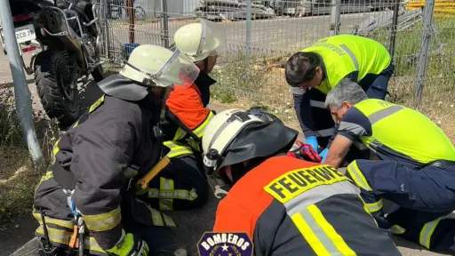 Motociclista resultó lesionado en colisión con bus en Los Ángeles