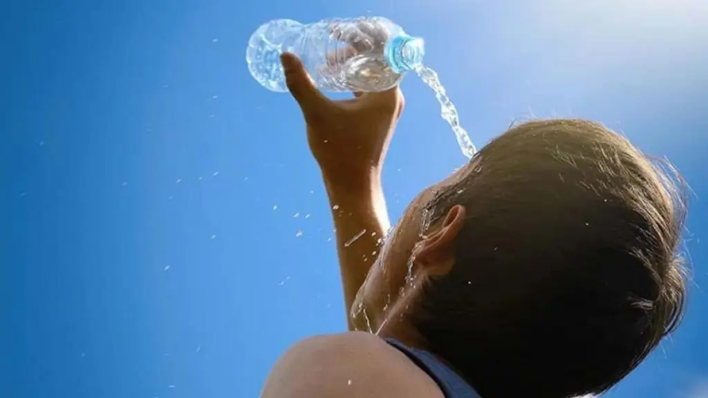 Llaman a cuidar a niños y adultos mayores por extremo calor, referencial