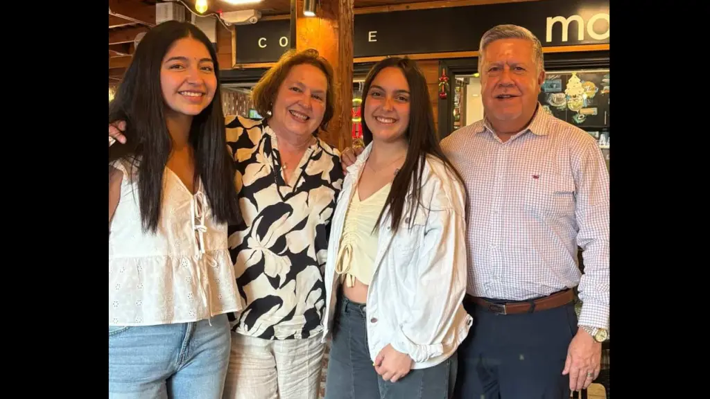 Las amigas con los abuelos de Antonella | Cedida