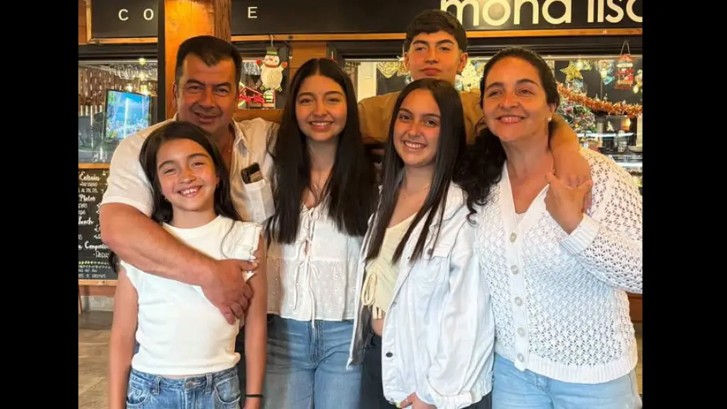 Las amigas con la familia de María Emilia | Cedida