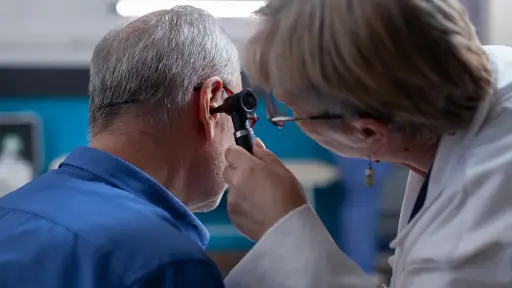 El lado B del verano: aumentan las otitis por piscinas y ambientes húmedos