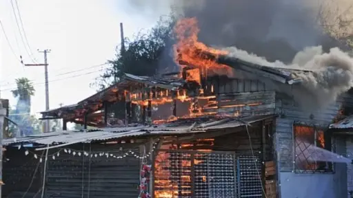 Conductor ebrio provocó incendio de vivienda en Paine: chocó con la casa