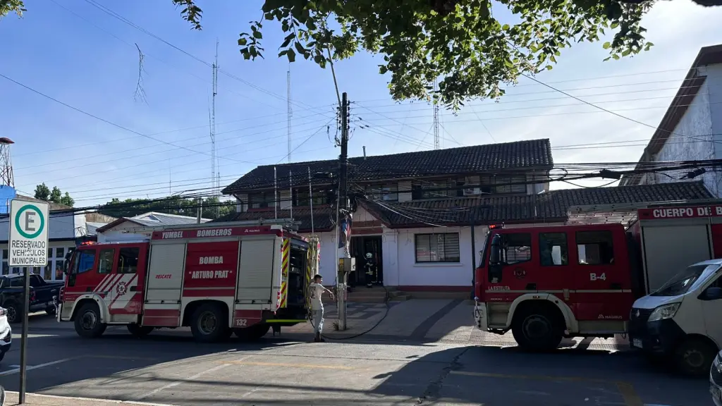 En la actividad funcionarios y personas que se encontraban al interior del edificio evacuaron hacia un espacio seguro., Diario La Tribuna