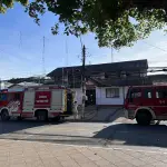 En la actividad funcionarios y personas que se encontraban al interior del edificio evacuaron hacia un espacio seguro., Diario La Tribuna