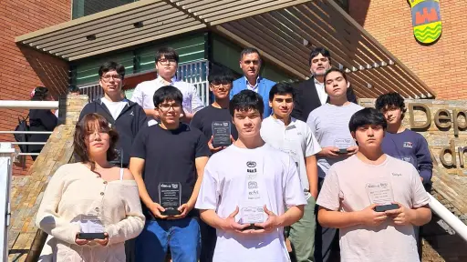 Nacimiento reconoce a estudiantes del Liceo Municipal con destacados puntajes en la PAES 