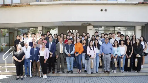 Distinguen a puntajes sobresalientes en la PAES tras desayuno con autoridades en Los Ángeles