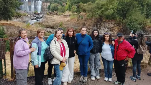 Pese a la lluvia, mujeres de Requínoa disfrutaron visita a los Saltos del Laja