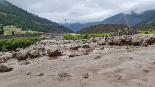 Alto Biobío: cerca de 200 familias quedan aisladas por crecida del río y deslizamientos de tierra