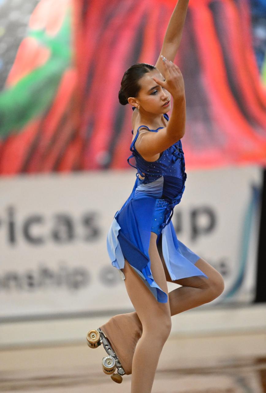 María Ignacia Martínez Quiroz, patinadora artística angelina de 14 años, celebró el primer lugar obtenido en la Orlando American Cup 2026 / La Tribuna
