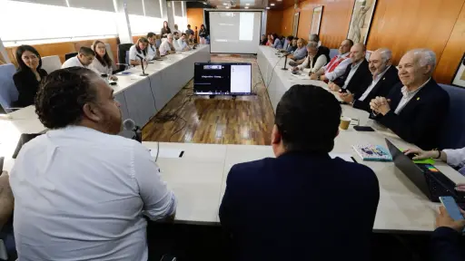 Clases en marzo y techo en junio: gobernador fija plazos para el plan de reconstrucción