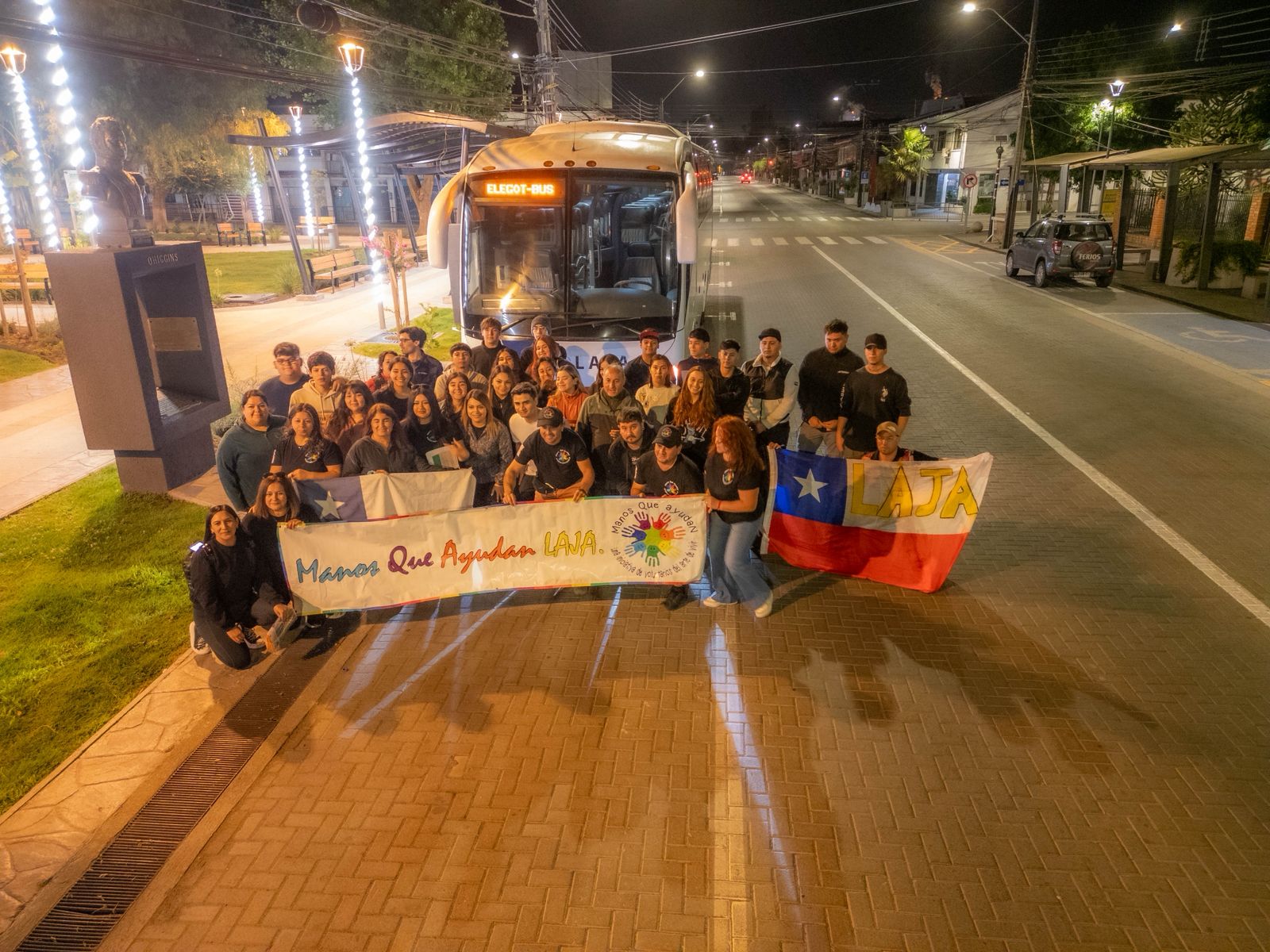 La agrupación Manos que Ayudan participó en el trabajo en terreno junto a voluntarios provenientes de Laja, San Rosendo y Los Ángeles.  / Manuel Carbullanca 