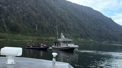 Hallan cuerpo de uno de los tripulantes desaparecidos tras hundimiento de embarcación en el Estuario de Reloncaví