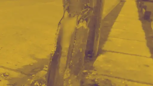 Conductora sin licencia protagoniza violento choque contra poste y provoca daños millonarios en Los Ángeles