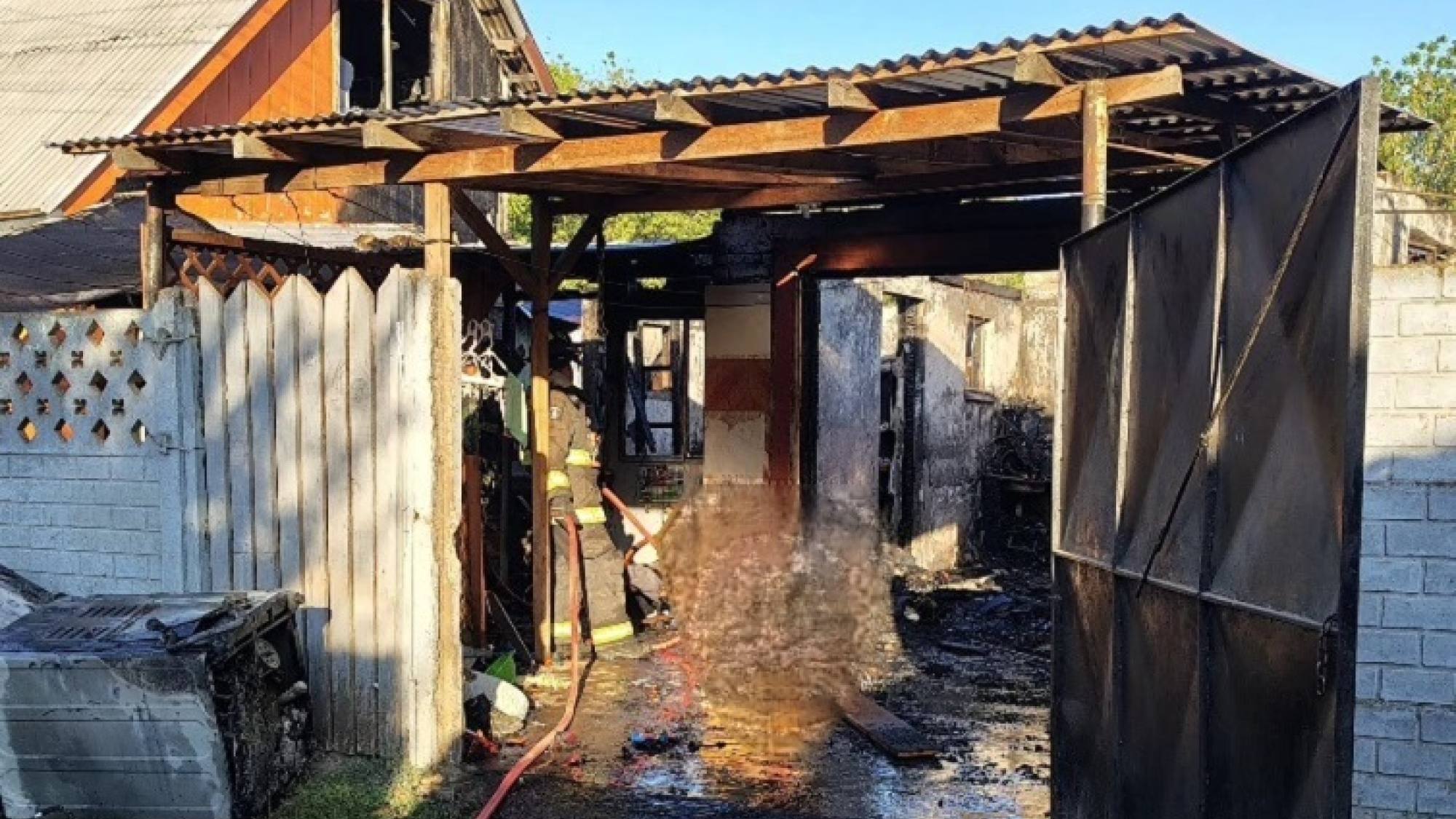 Dos viviendas fueron afectadas por un incendio en el área sur de Los ...