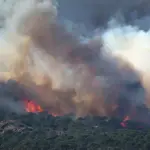 Recomiendan utilizar mascarillas especiales por humo de incendios forestales, referencial