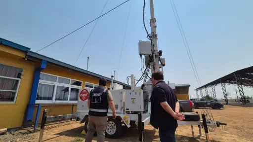 Despliegan carro móvil para reforzar conectividad en medio de incendios forestales en Ñuble