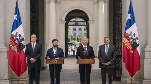 Presidente Boric y José Antonio Kast exhiben unidad en La Moneda frente a incendios forestales