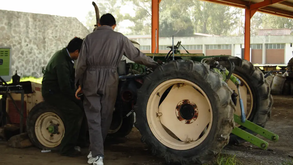 Las autoridades han prohibido el uso de maquinaria y faenas de cosecha para evitar que chispas o el calor de los motores generen nuevos focos.