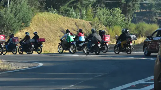 Deliverys de Los Ángeles se organizan y llevan ayuda solidaria a damnificados por incendios en Laja