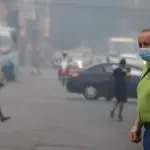 Autoridades de salud llaman a prevenir inhalación de humo de incendios forestales, referencial